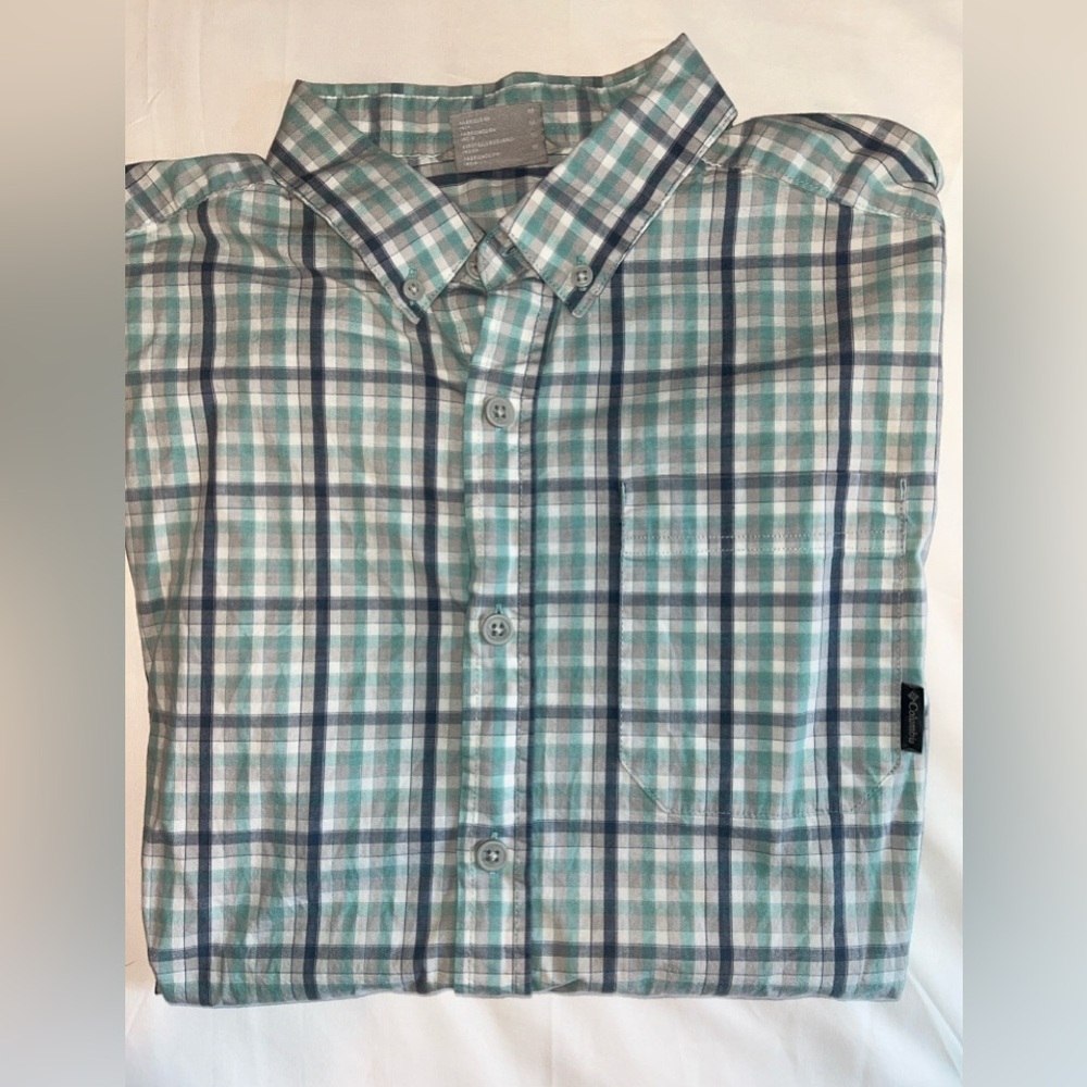 Columbia Plaid Short Sleeve Button Down (Medium)